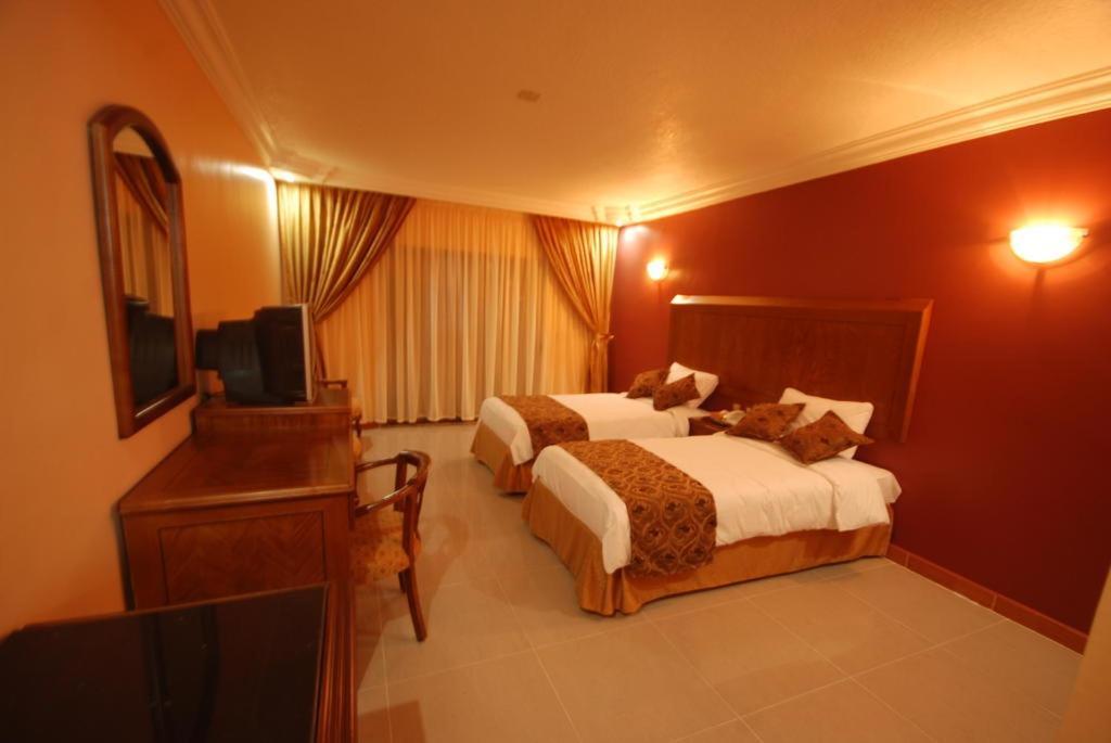 Al Anbat Hotel & Restaurant Wadi Musa Extérieur photo
