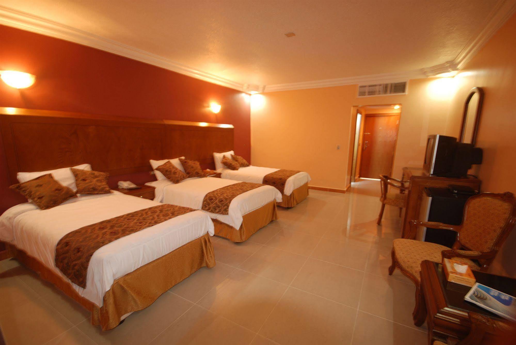 Al Anbat Hotel & Restaurant Wadi Musa Extérieur photo