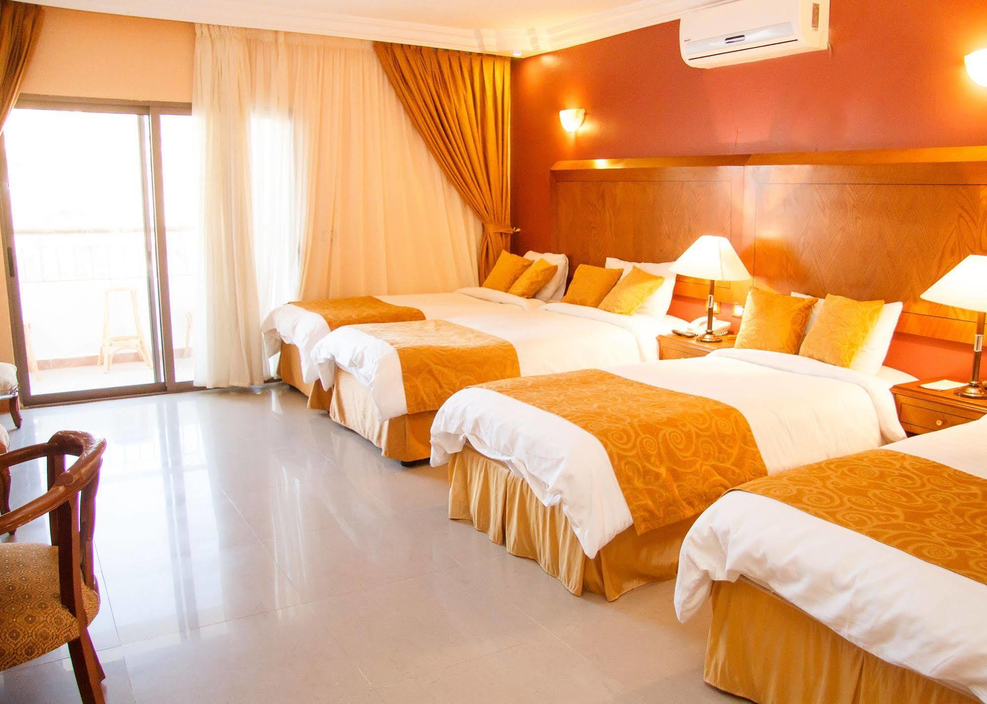 Al Anbat Hotel & Restaurant Wadi Musa Extérieur photo