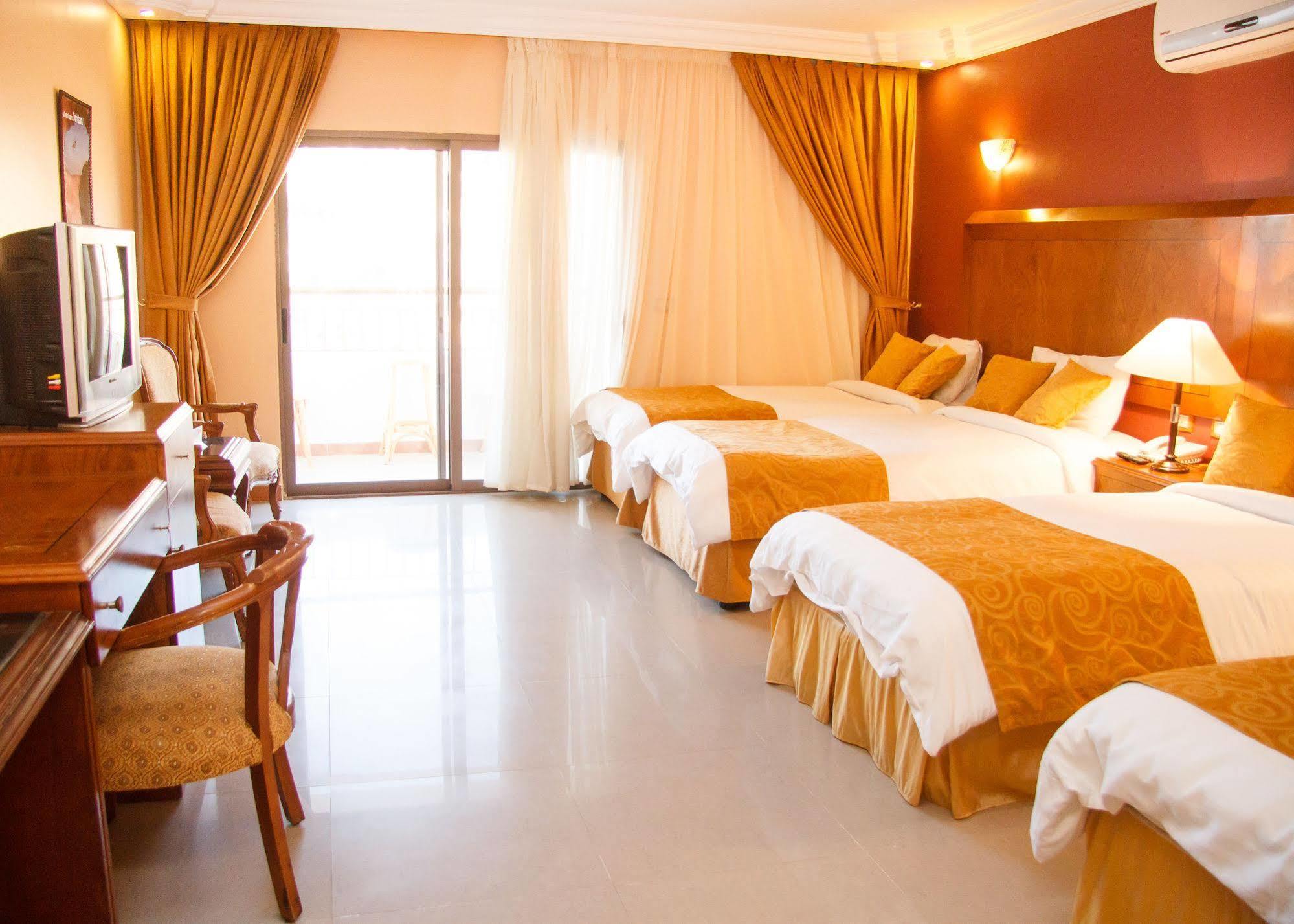 Al Anbat Hotel & Restaurant Wadi Musa Extérieur photo