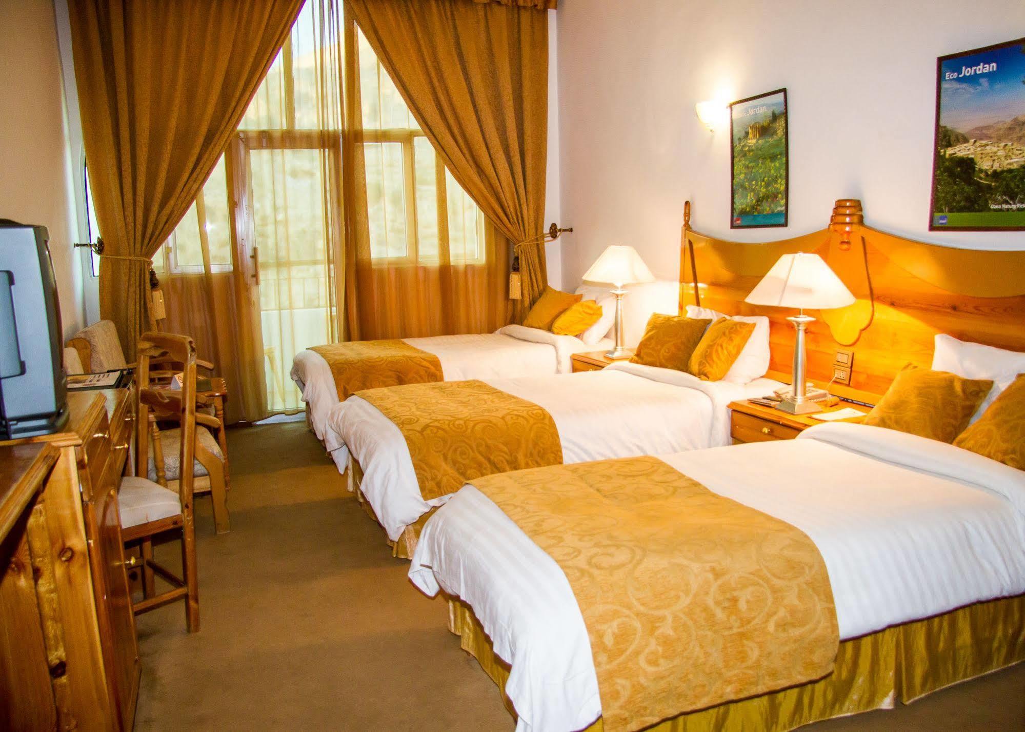 Al Anbat Hotel & Restaurant Wadi Musa Extérieur photo