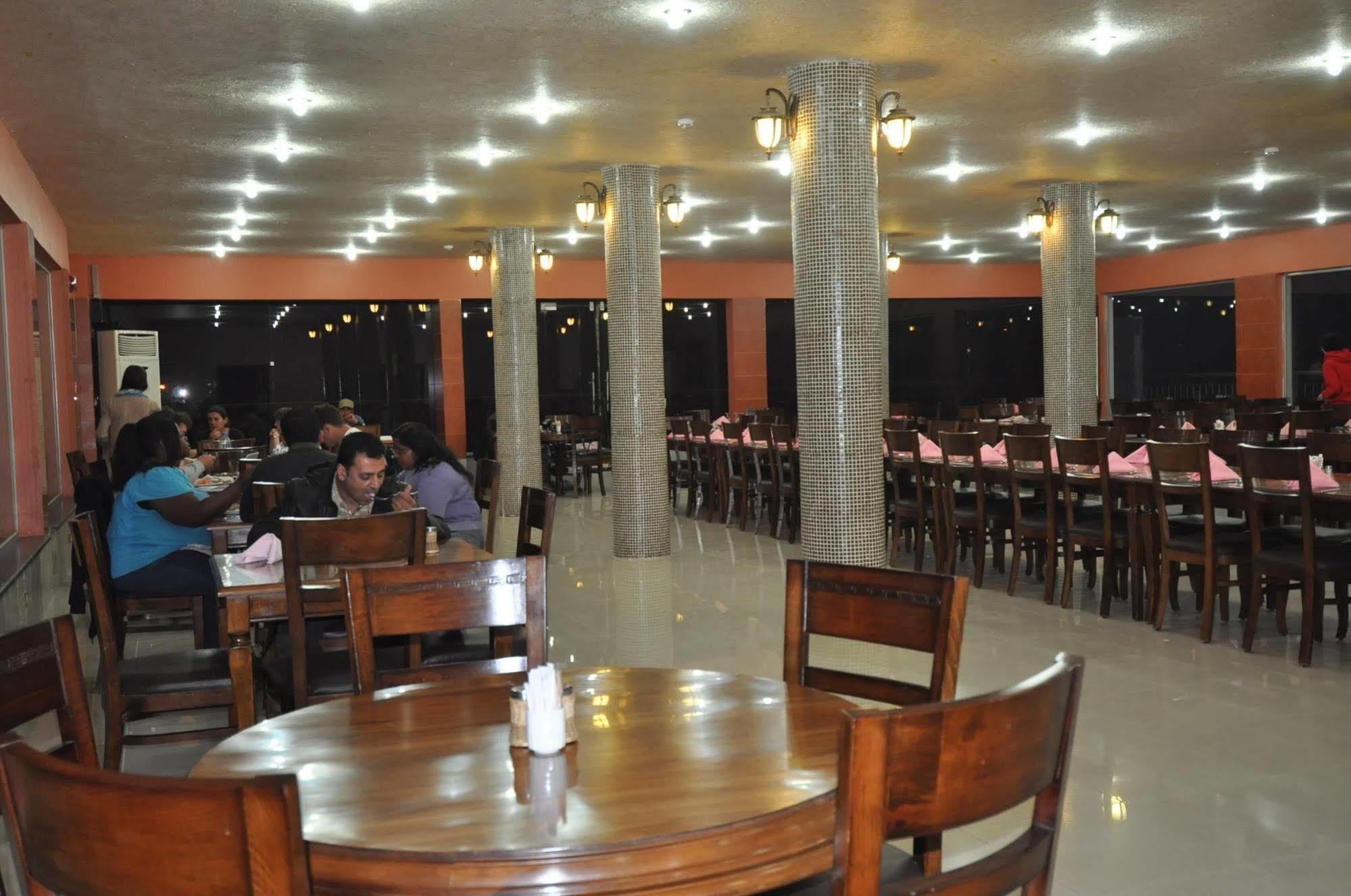 Al Anbat Hotel & Restaurant Wadi Musa Extérieur photo